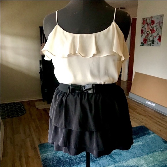 Adorable party dress 👗 - Picture 1 of 3